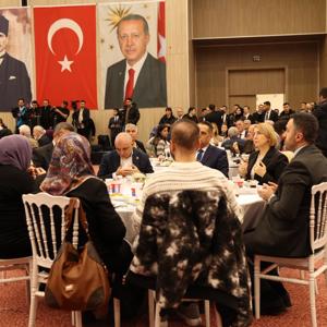 İstanbul Valimiz Sn. Davut GÜL’ün Ev Sahipliğinde Kurulan “Büyük Aile Sofrası”nda Kıymetli Şehit Yakınları ve Kahraman Gazilerimizle Bir Araya Geldik - fotoğraf 2