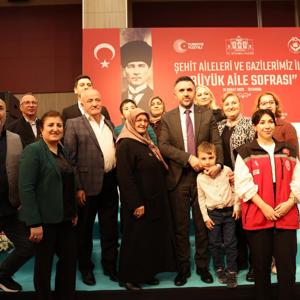 İstanbul Valimiz Sn. Davut GÜL’ün Ev Sahipliğinde Kurulan “Büyük Aile Sofrası”nda Kıymetli Şehit Yakınları ve Kahraman Gazilerimizle Bir Araya Geldik - fotoğraf 7