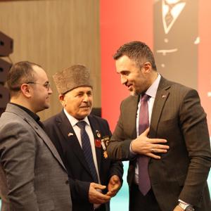 İstanbul Valimiz Sn. Davut GÜL’ün Ev Sahipliğinde Kurulan “Büyük Aile Sofrası”nda Kıymetli Şehit Yakınları ve Kahraman Gazilerimizle Bir Araya Geldik - fotoğraf 4
