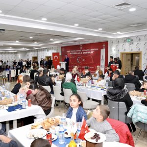"Şehit Yakınlarımız ve Gazilerimizle Büyük Aile Sofrası" Gönülleri Birleştirdi - fotoğraf 5