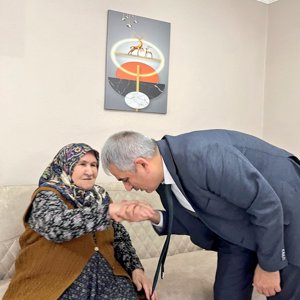İl Müdürümüz Sayın Hüseyin Özdemir, Malkara İlçemizde Bulunan Şehit Nihat Alparslan’ın Bizlere Emaneti Olan Kıymetli Annesini Ziyaret Etti - fotoğraf 2