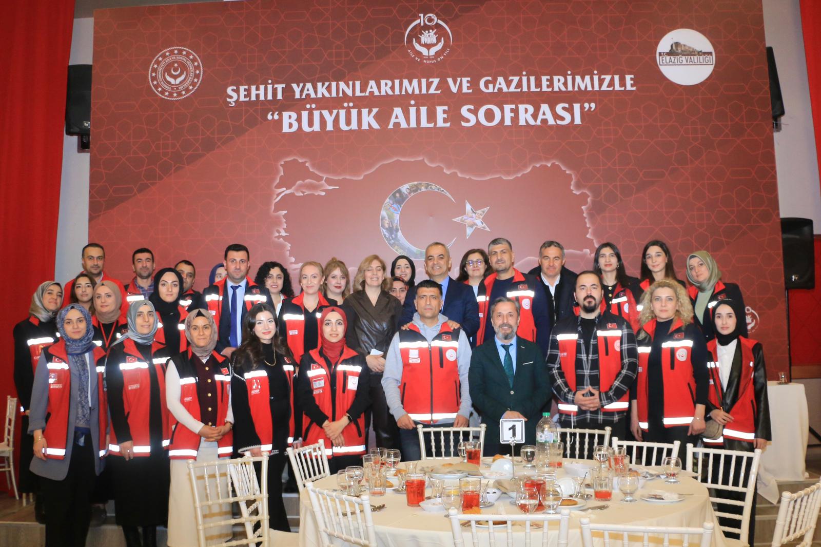BÜYÜK AİLE SOFRALARI PROJESİ KAPSAMINDA ŞEHİT YAKINLARI VE GAZİLERİMİZLE İLK İFTAR YAPILDI