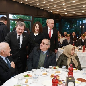 Şehit Yakınları ve Gaziler “Büyük Aile Sofrası”nda Bir Araya Geldi - fotoğraf 2