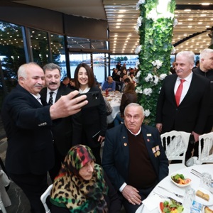 Şehit Yakınları ve Gaziler “Büyük Aile Sofrası”nda Bir Araya Geldi - fotoğraf 1