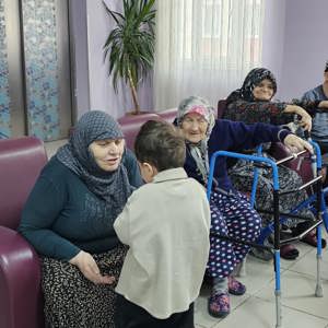 7 Yaş 7 Kuşak Projesi Kapsamında Huzurevine Anlamlı Ziyaret - fotoğraf 1