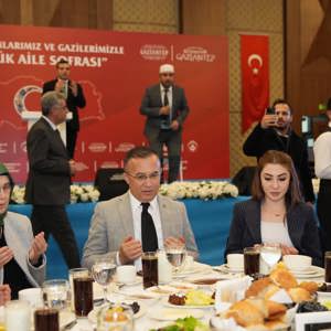 İlk İftar, Aziz Şehit Ailelerimiz ve Kahraman Gazilerimizle Aynı Sofrada Paylaşıldı - fotoğraf 1