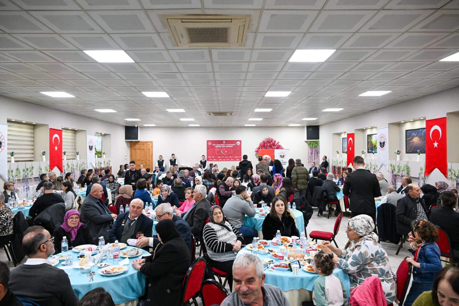 81 İlde Eş Zamanlı Büyük Aile Sofrası: Şehit Aileleri ve Gazilerle Anlamlı Buluşma