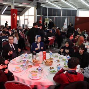 Şehit Yakınları ve Gazilerimizle Büyük Aile Sofrası - fotoğraf 12