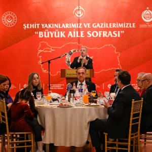 Şehit Aileleri ve Gaziler “Büyük Aile Sofrası”nda Buluştu - fotoğraf 1