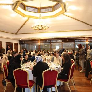 Koruyucu Aile ve Çocuk Derneği ve Türkiye Yeşilay Cemiyeti İş Birliğiyle, Koruma ve Bakım Altında Bulunan Çocuklarımızla İftar Programında Bir Araya Geldik - fotoğraf 4