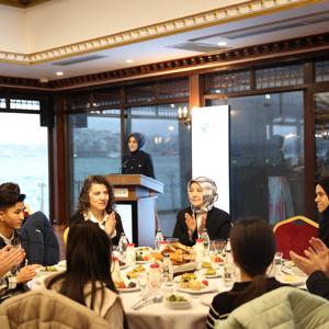 Koruyucu Aile ve Çocuk Derneği ve Türkiye Yeşilay Cemiyeti İş Birliğiyle, Koruma ve Bakım Altında Bulunan Çocuklarımızla İftar Programında Bir Araya Geldik - fotoğraf 2