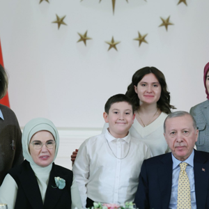 Cumhurbaşkanı Erdoğan ve Bakanımız Göktaş Şehit Aileleri İle İftar Programı'na katıldı - fotoğraf 1