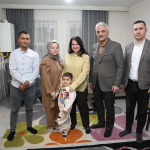 Valimiz Sayın Mehmet Makas ve Eşi Hanımefendi’den Aile Ziyareti. - fotoğraf 1