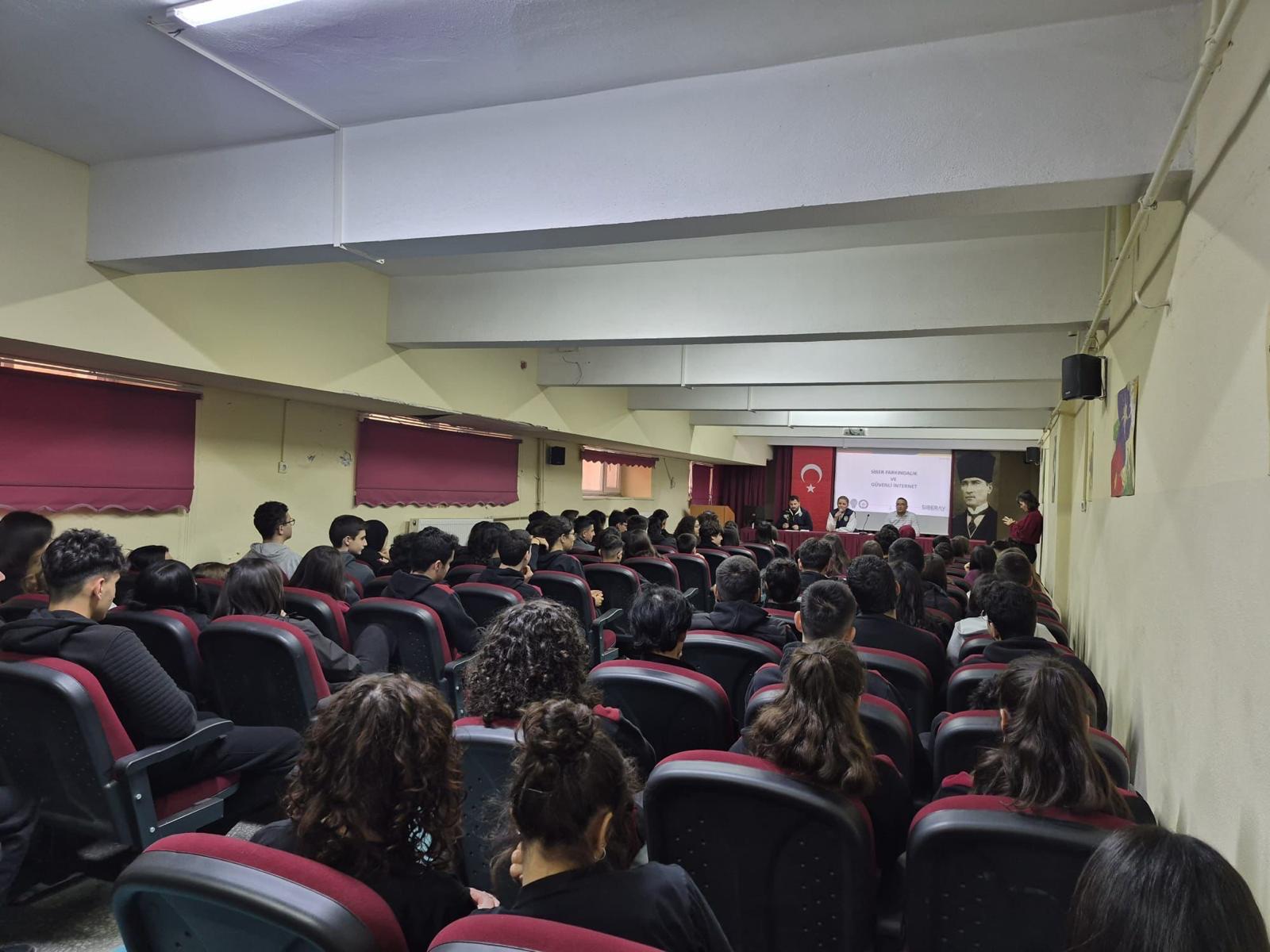  “Güvenli Medya Kullanımı ve Şiddetle Mücadele” Konulu Seminer Düzenlenmiştir.