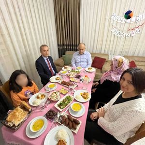  Ramazan ayının bereketinde, ailemizle iftar soframızda bir araya gelmenin mutluluğunu yaşadık. - fotoğraf 1