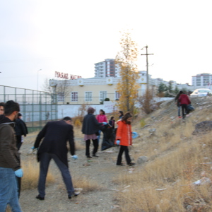 Elazığ'da öğrenciler "Sıfır Atık" projesi kapsamında çevre temizliği yaptı. - fotoğraf 4
