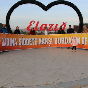 Elazığ'da kadına yönelik şiddete dikkat çekmek için turuncu renkte 'Dilek Feneri' uçuruldu. - fotoğraf 2