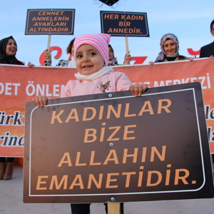Elazığ'da kadına yönelik şiddete dikkat çekmek için turuncu renkte 'Dilek Feneri' uçuruldu. - fotoğraf 4