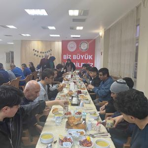 İftar sofrasında buluşarak gönül köprüleri kurdu. - fotoğraf 1