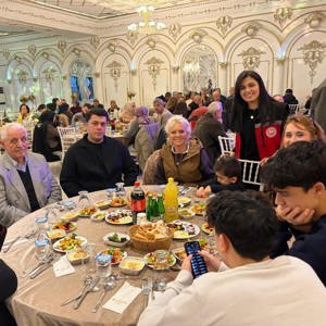 Kaymakamlarımızın Ev Sahipliğinde Sosyal Hizmet Merkezlerimizce Düzenlenen “Büyük Aile Sofraları” Programı Gerçekleştirildi - fotoğraf 3