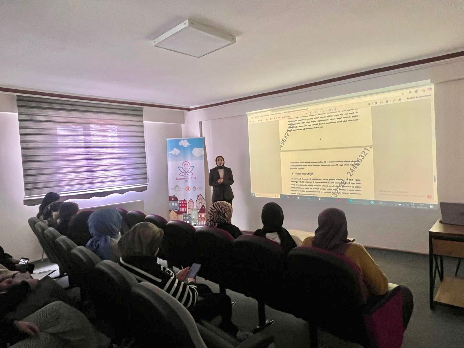 “Çocuklar Güvende” ve “İlk Öğretmenim Ailem” Mobil/Web Uygulamaları Bilgilendirme Semineri