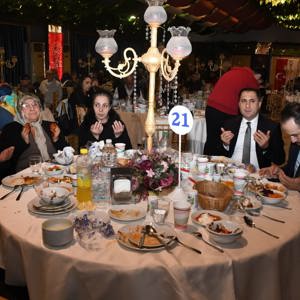 Aziz Şehitlerimizin Kıymetli Emanetleri ve Kahraman Gazilerimizle “Büyük Aile Sofrası” İftar Programı - fotoğraf 6