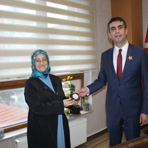 Geçici Koruyucu Ailelerimize Rozet Takdimi Gerçekleştirildi - fotoğraf 1