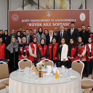 “Şehit Yakınları ve Gazilerimizle Büyük İftar Sofrası” Programı Gerçekleştirildi - fotoğraf 5