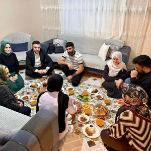 Evlilik Kredisi Desteğinden Yararlanarak Yuvasını Kuran Çiftimizin, İki Nesil Bir Arada Hanesinde, İftar Sofrasında Buluştuk - fotoğraf 1