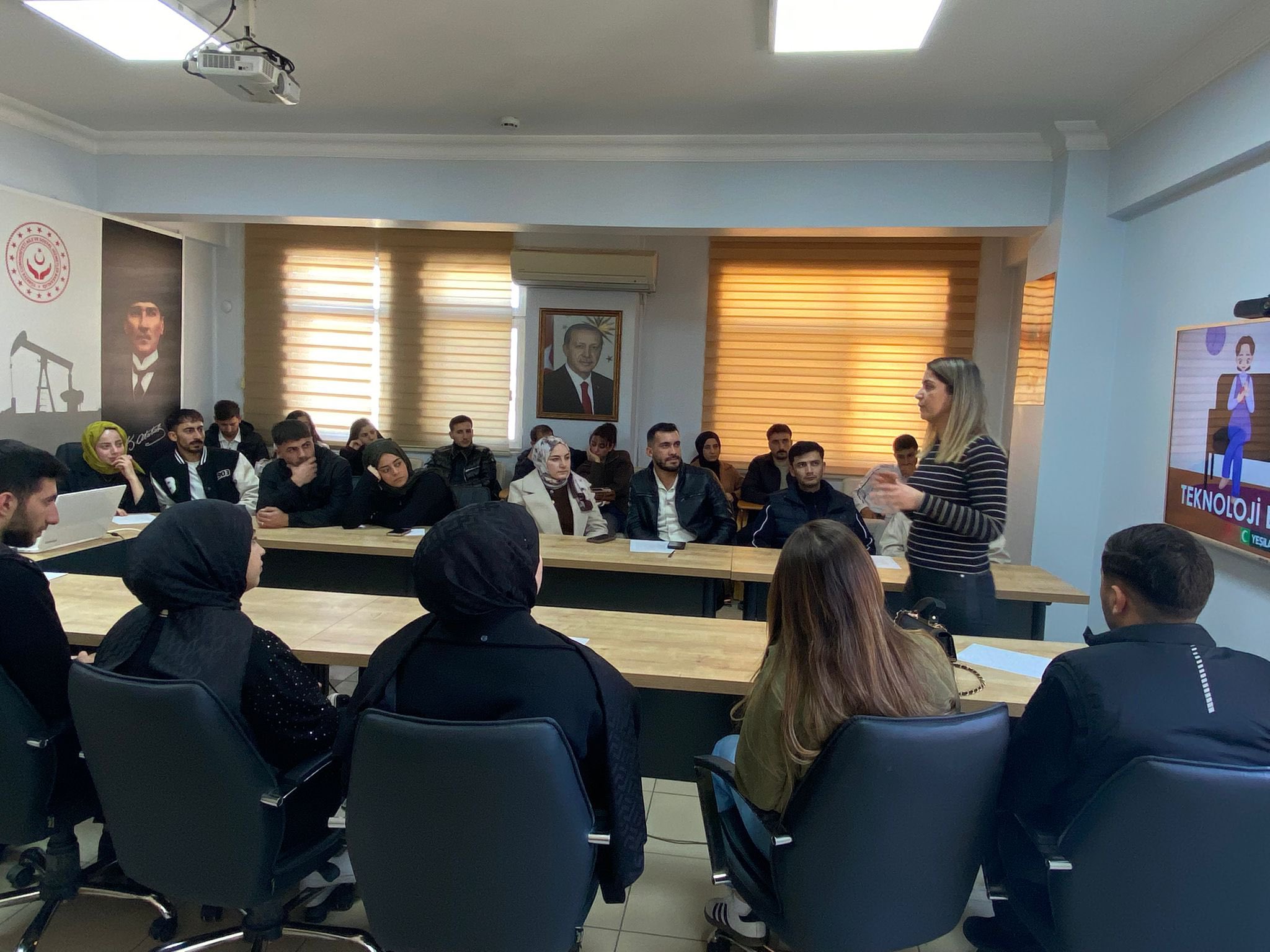  Evlenecek Gençlerin Desteklenmesi Projesine başvuran çiftlerimize “Teknoloji Bağımlılığı” eğitimi v