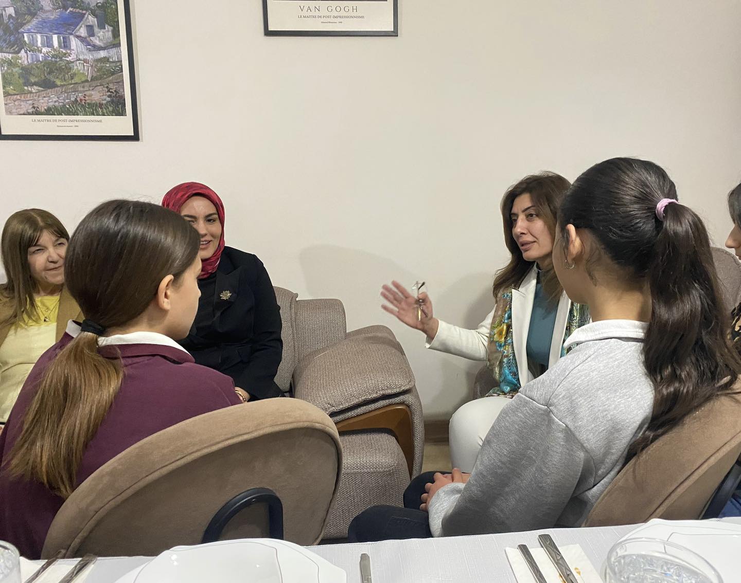 Manisa Protokolünden Yunusemre’deki Çocuk Evine Anlamlı Ziyaret