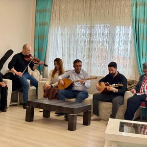 Dilovası İlçesi Türk Halk Müziği Korosu’ndan Tavşancıl Huzurevi’ne Anlamlı Ziyaret - fotoğraf 3