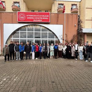 Sandıklı Hüseyin Develi Huzurevi Sakinleri Afyonkarahisar Kocatepe Üniversitesi Sandıklı Meslek Yüksekokulu öğrencileri ve Sandıklı Gençlik Merkezi’yle Bir Araya Geldi - fotoğraf 5