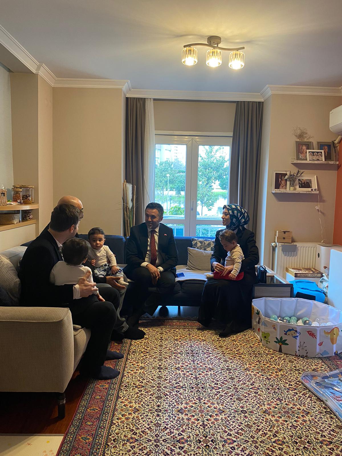 İl Müdürümüz Sn. Ömer TURAN, Ümraniye’de Doğum Yardımından Yararlanan Ailemizi Ziyaret Etti