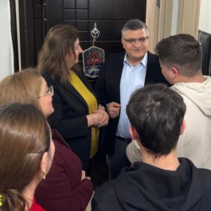 Valimiz Dr. Mustafa Özarslan ve eşi Reva Beray Özarslan, Çocuklarımızla İftar Programında Bir Araya Geldi ✅ - fotoğraf 1