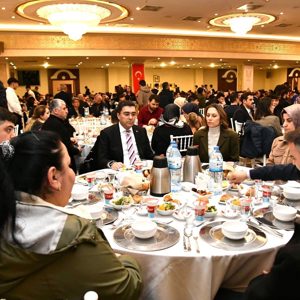 Ramazan-ı Şerif’in İlk İftarında Aziz Şehitlerimizin Kıymetli Yakınları ve Kahraman Gazilerimizle “Büyük Aile Sofrasında” Buluştuk. - fotoğraf 7
