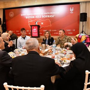 Ramazan-ı Şerif’in İlk İftarında Aziz Şehitlerimizin Kıymetli Yakınları ve Kahraman Gazilerimizle “Büyük Aile Sofrasında” Buluştuk. - fotoğraf 9