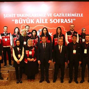 Ramazan-ı Şerif’in İlk İftarında Aziz Şehitlerimizin Kıymetli Yakınları ve Kahraman Gazilerimizle “Büyük Aile Sofrasında” Buluştuk. - fotoğraf 17