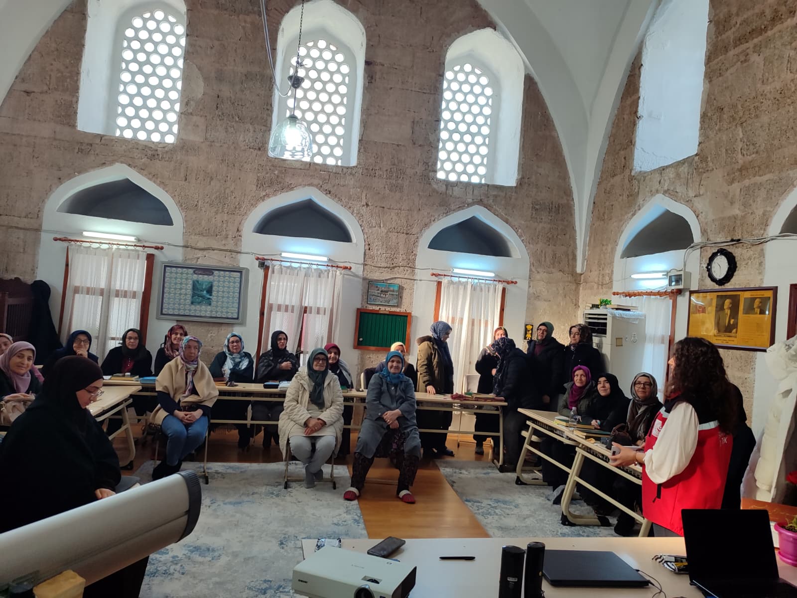 Sokollu Camii Kur’an Kursu Kursiyerlerine AEP Eğitimi