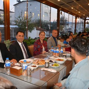 İl Müdürümüz İlkay Türkoğlu, bu akşam Nazilli ilçemizde devletimizin himayesinde bulunan kıymetli gençlerimizle birlikte iftar sofrasında bir araya geldi. - fotoğraf 1