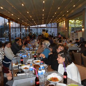 İl Müdürümüz İlkay Türkoğlu, bu akşam Nazilli ilçemizde devletimizin himayesinde bulunan kıymetli gençlerimizle birlikte iftar sofrasında bir araya geldi. - fotoğraf 3