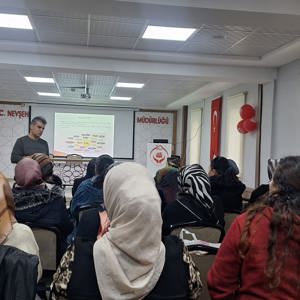 Değerlerin Edinilmesinde Ailenin Rolü konulu eğitim semineri verildi. - fotoğraf 3