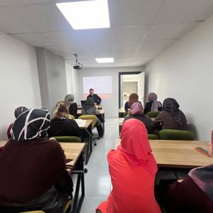 "Aile ve İnternet" "Dijital Okuryazarlık" ve "Teknoloji Bağımlılığı" konularında eğitim verildi. - fotoğraf 2