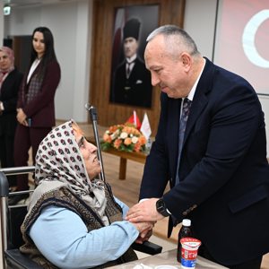 Valimiz Sayın  Ali Fidan , Kapadokya Huzurevi Yaşlı Bakım ve Rehabilitasyon Merkezi’nde kalan kıymetli büyüklerimiz ile iftar programında bir araya geldi. - fotoğraf 3