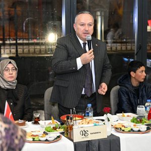 Valimiz Sayın Ali FİDAN ve eşi Prof. Dr. Fatma Fidan Hanımefendi, Koruyucu Ailelerimiz ile iftar programında bir araya geldi. - fotoğraf 1