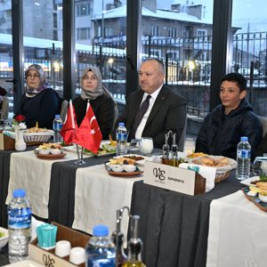 Valimiz Sayın Ali FİDAN ve eşi Prof. Dr. Fatma Fidan Hanımefendi, Koruyucu Ailelerimiz ile iftar programında bir araya geldi. - fotoğraf 4