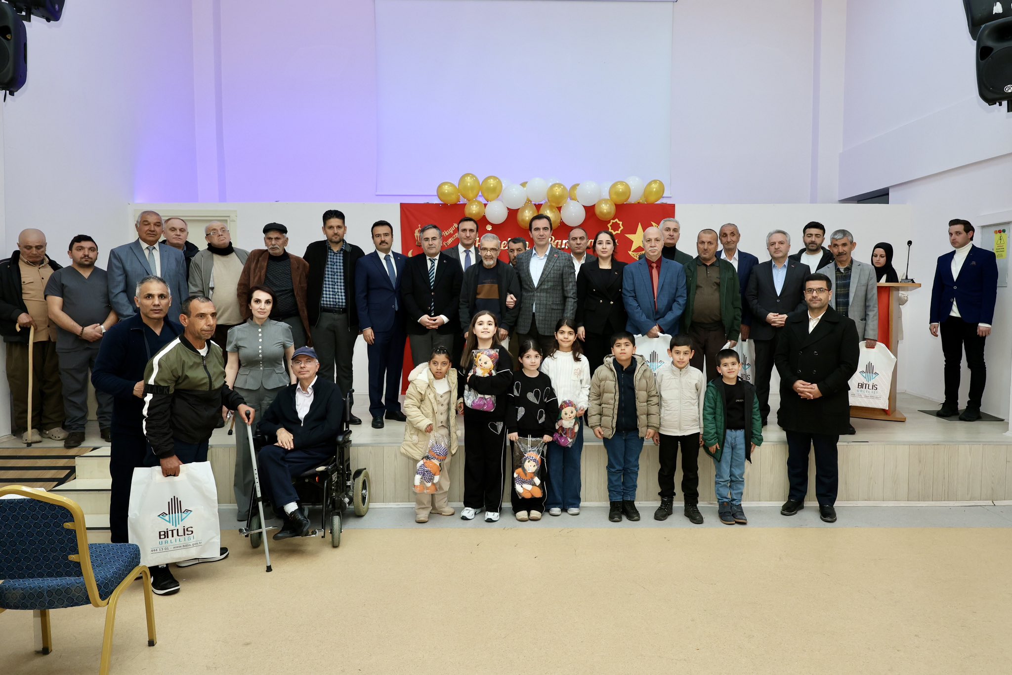 Valimiz Sayın Ahmet Karakaya, Ahlat Engelsiz Yaşam Bakım ve Rehabilitasyon Merkezi Müdürlüğümüzde düzenlenen iftar programına katıldı