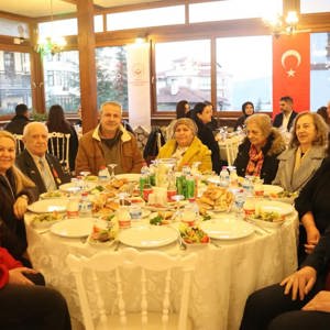 81 İlde Eş Zamanlı Olarak Düzenlenen Büyük Aile Sofrasında İlimizde Şehit Ailelerimiz Ve Gazilerimizle Aynı Sofrada Buluştuk - fotoğraf 6