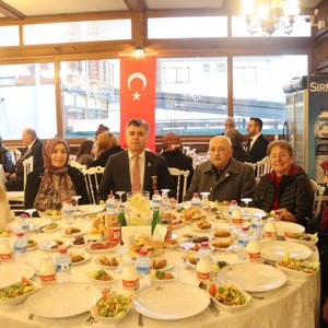 81 İlde Eş Zamanlı Olarak Düzenlenen Büyük Aile Sofrasında İlimizde Şehit Ailelerimiz Ve Gazilerimizle Aynı Sofrada Buluştuk - fotoğraf 11