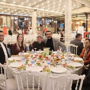 81 İlde Eş Zamanlı Olarak Düzenlenen Büyük Aile Sofrasında İlimizde Şehit Ailelerimiz Ve Gazilerimizle Aynı Sofrada Buluştuk - fotoğraf 19